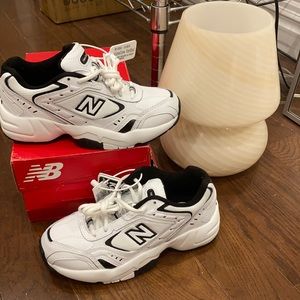 New balance 452 size 6 brand new never worn